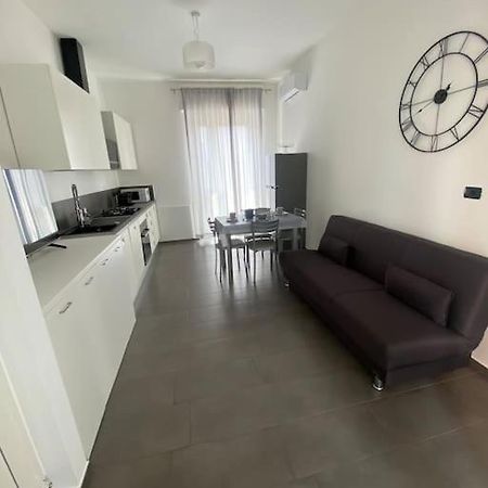 Nice House Luminoso Con Terrazzo 갈라라테 외부 사진